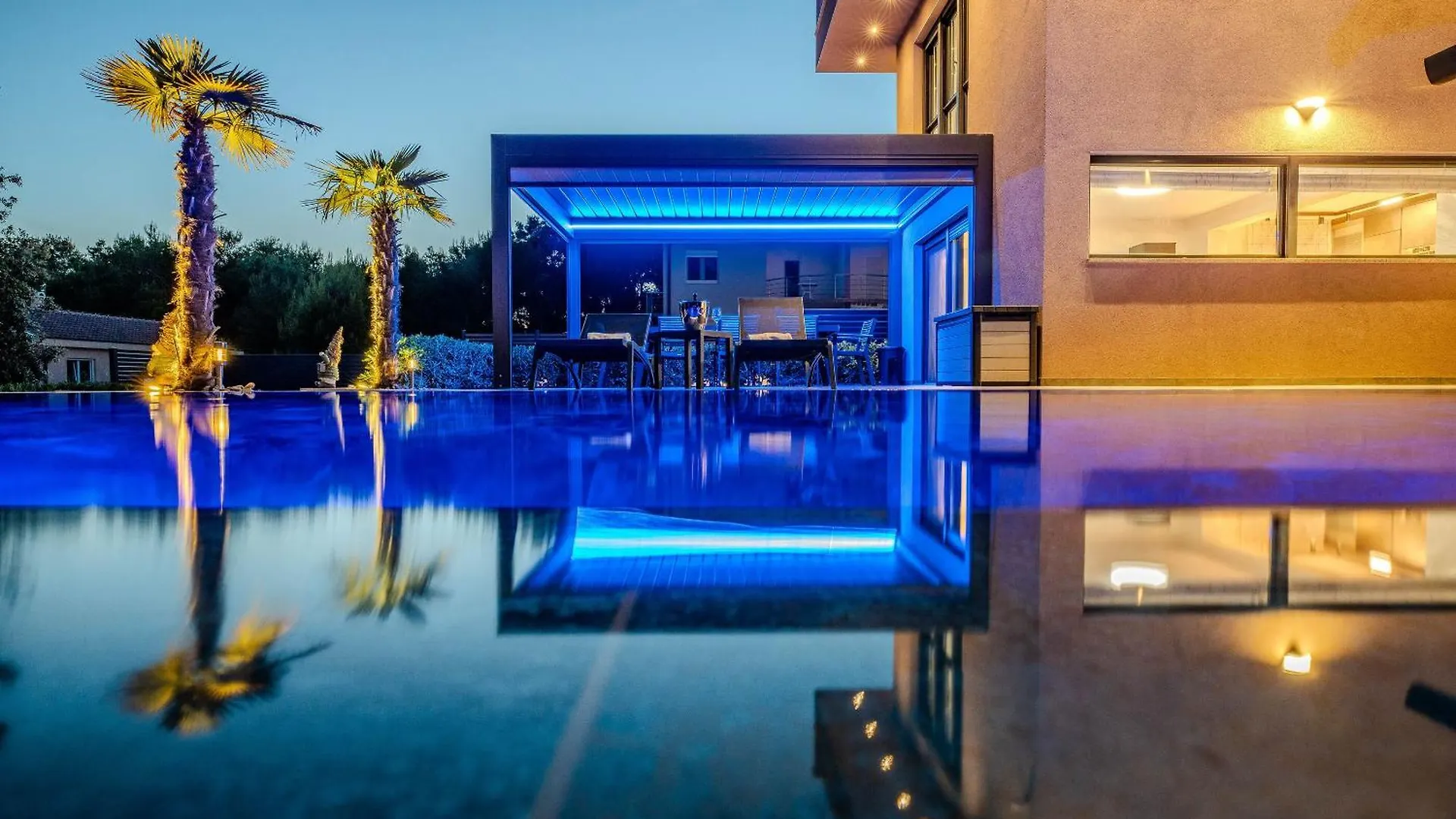 Apartments Villa Royal Vir 0*,