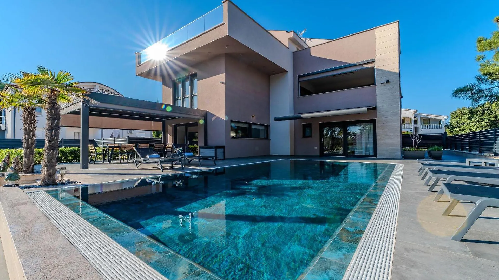 Apartments Villa Royal Vir
