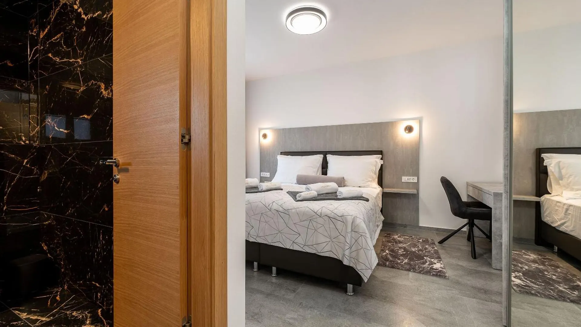 Apartments Villa Royal Vir