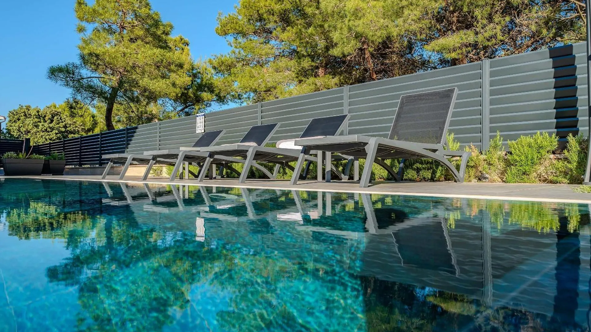 Apartments Villa Royal Vir